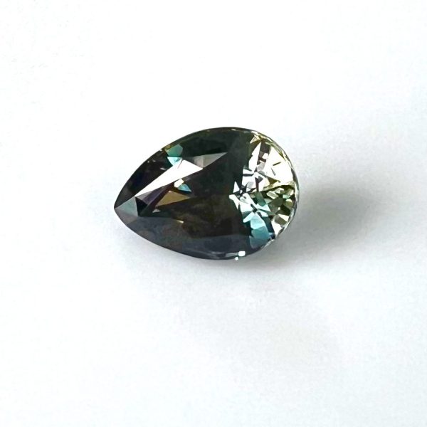 41336  Saphir vert poire 10x7 2.60cts