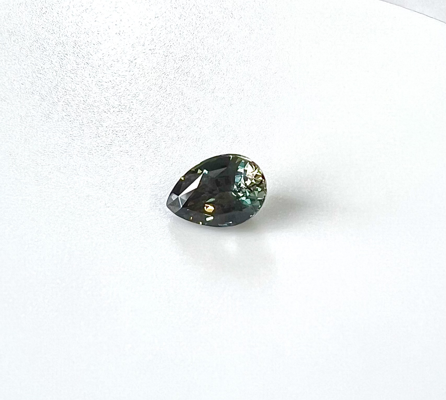 41336 Saphir vert poire 10x7 2.60cts – Image 3