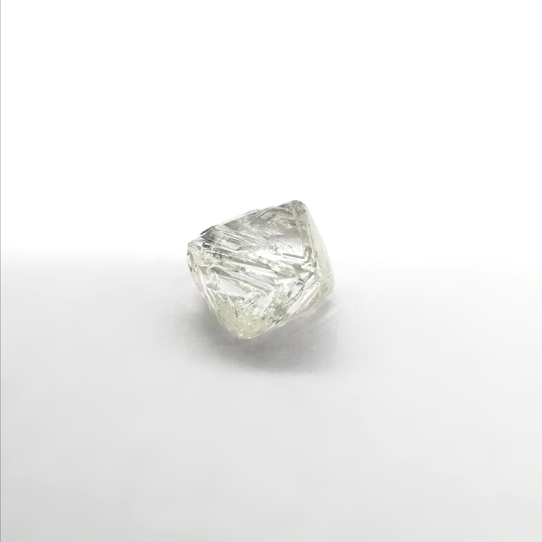 39755 Diamant brut 2.53cts incolore octaèdre Afrique du Sud