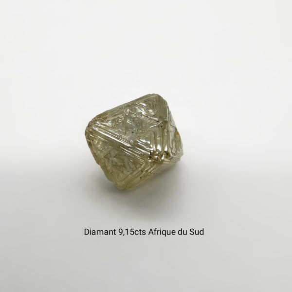 39755 Diamant brut jaune gris/ Octaèdre/9.15cts Afrique du Sud